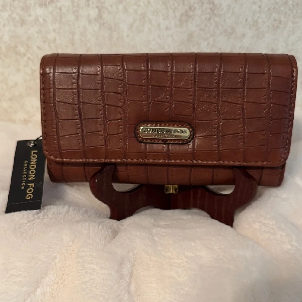 London Fog Brown Crocodile Embossed Wallet